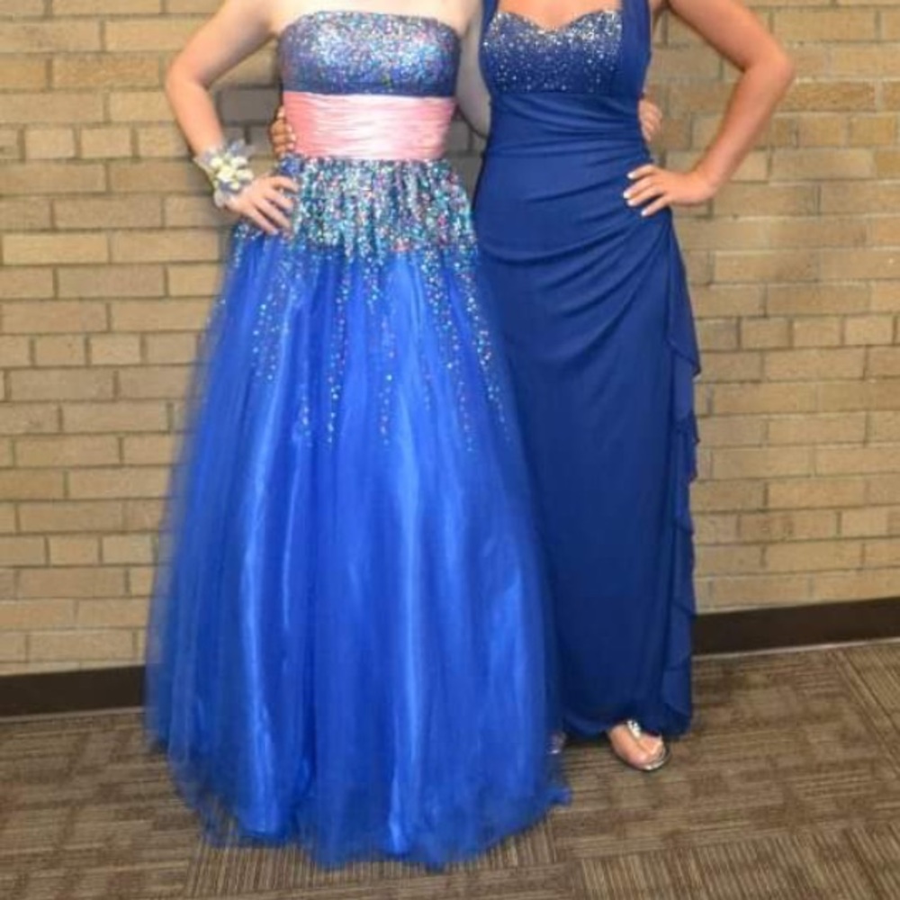 Dark blue gown with pink/blue detail